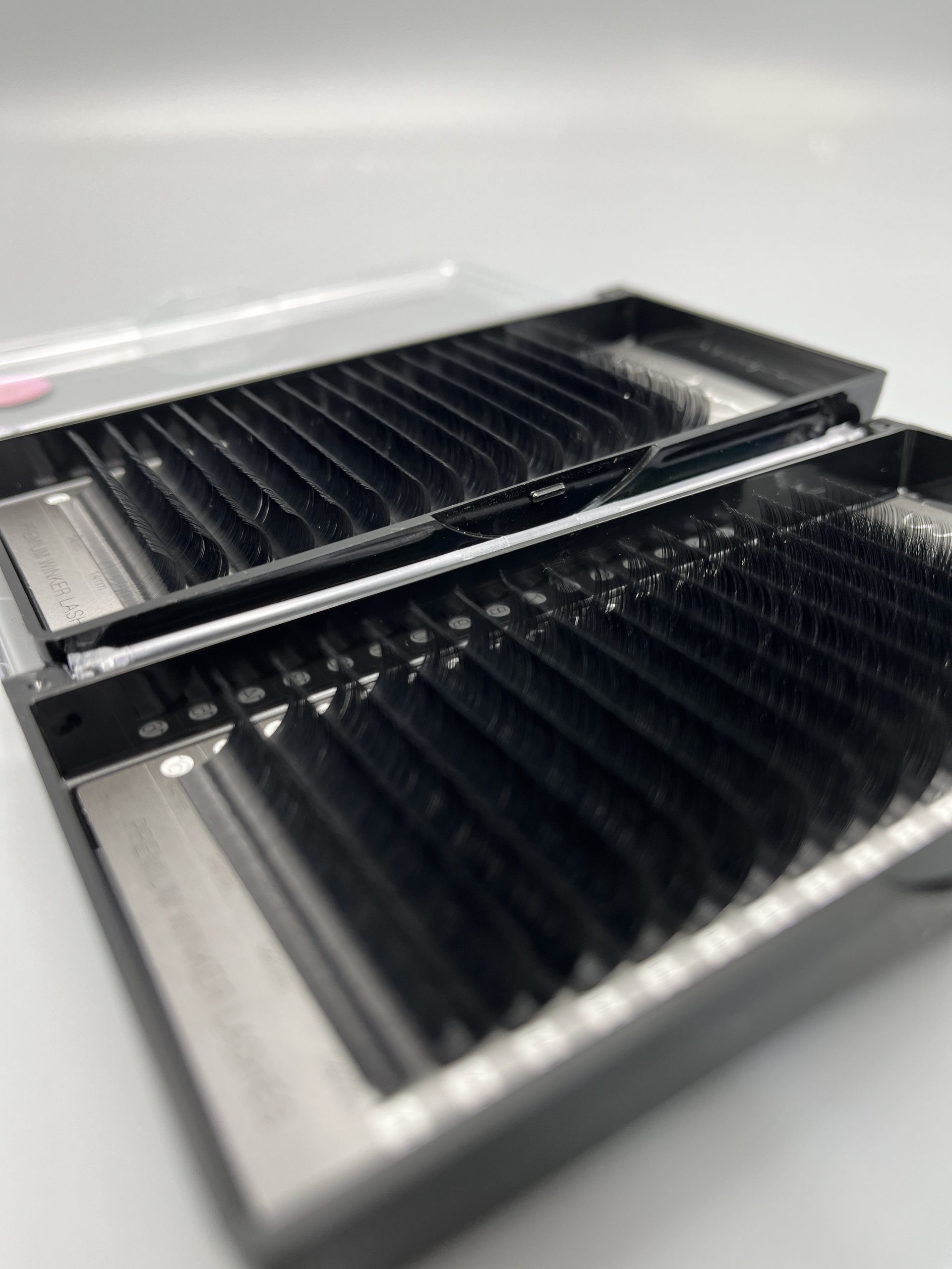 پالت مشکی مژه فر C برند وینکر