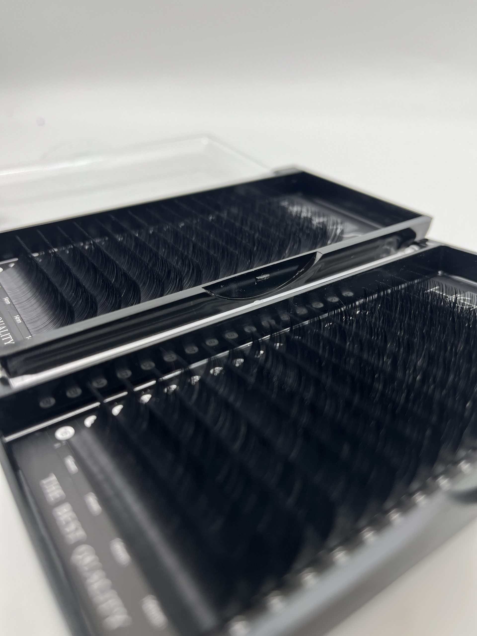 پالت مشکی مژه فر M برند هایلش