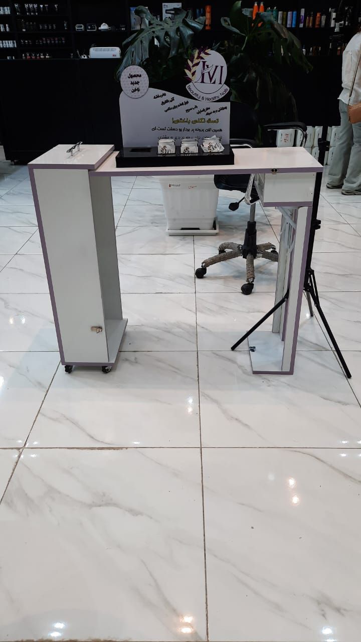 میز ناخن تاشو