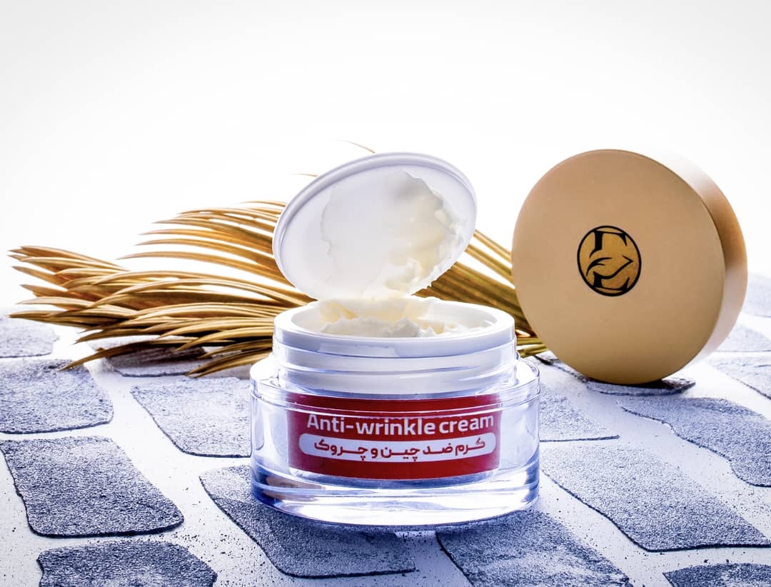 کرم گیاهی ضد چین و چروک آوینا کرم